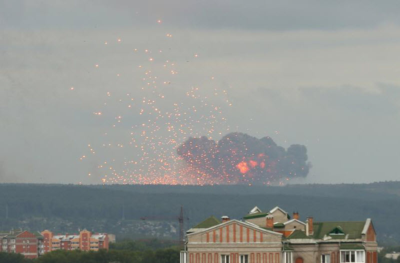 Взрывы на военном складе под Ачинском. Идет эвакуация