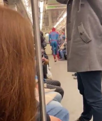 Человек паук в Московском метро - «Истории»