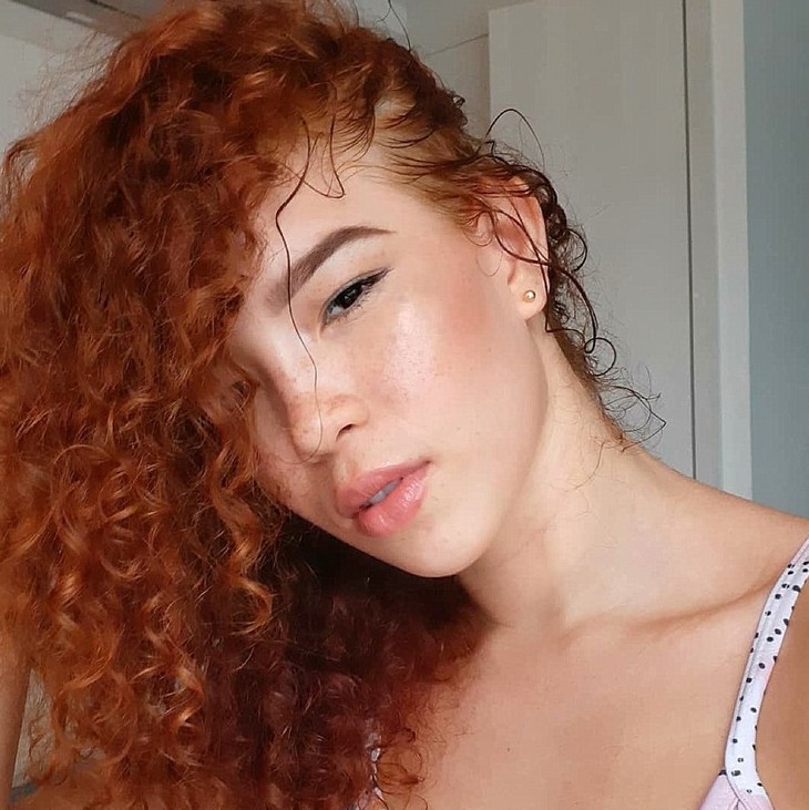 Девушки с веснушками