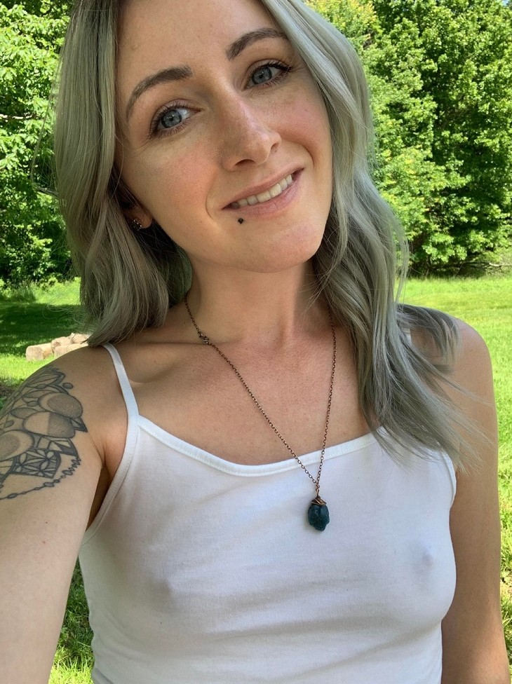 Девушки с веснушками