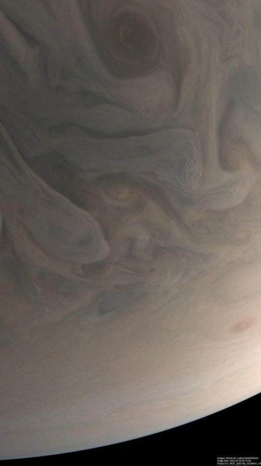 Как выглядит атмосфера Юпитера без обработки и с ней - «Прикольные картинки»