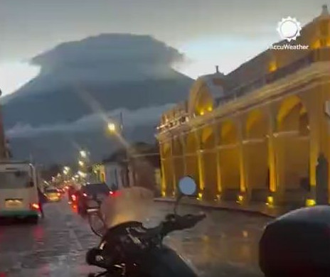 В Гватемале проснулся вулкан Акатенанго под раскаты грома и молний - «Прикольные картинки»