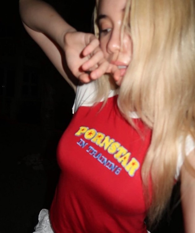 Девушка 2007 года рождения заработала миллион долларов на OnlyFans за три часа - «Прикольные картинки»